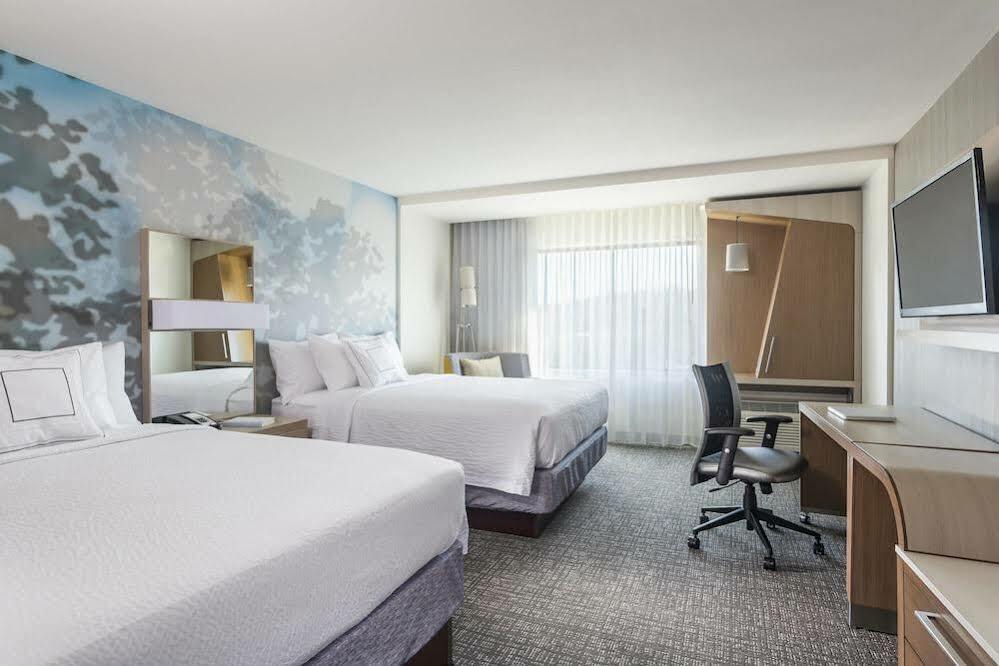 Courtyard By Marriott Concord Hotel Buitenkant foto